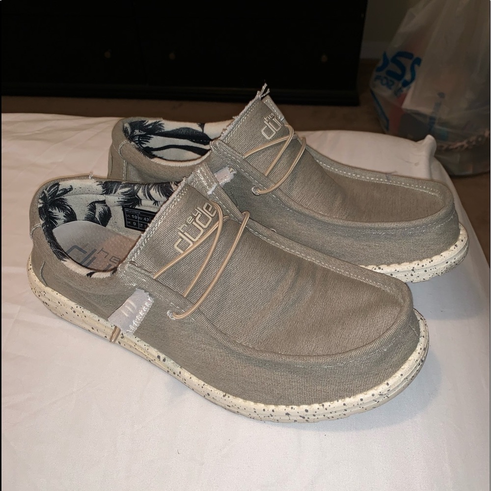 HEY DUDE WALLY STRETCH SIZE 10 BEIGE